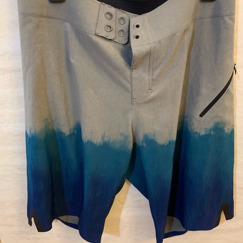 Lululemon Current State Board
Shorts. Blue & Grey